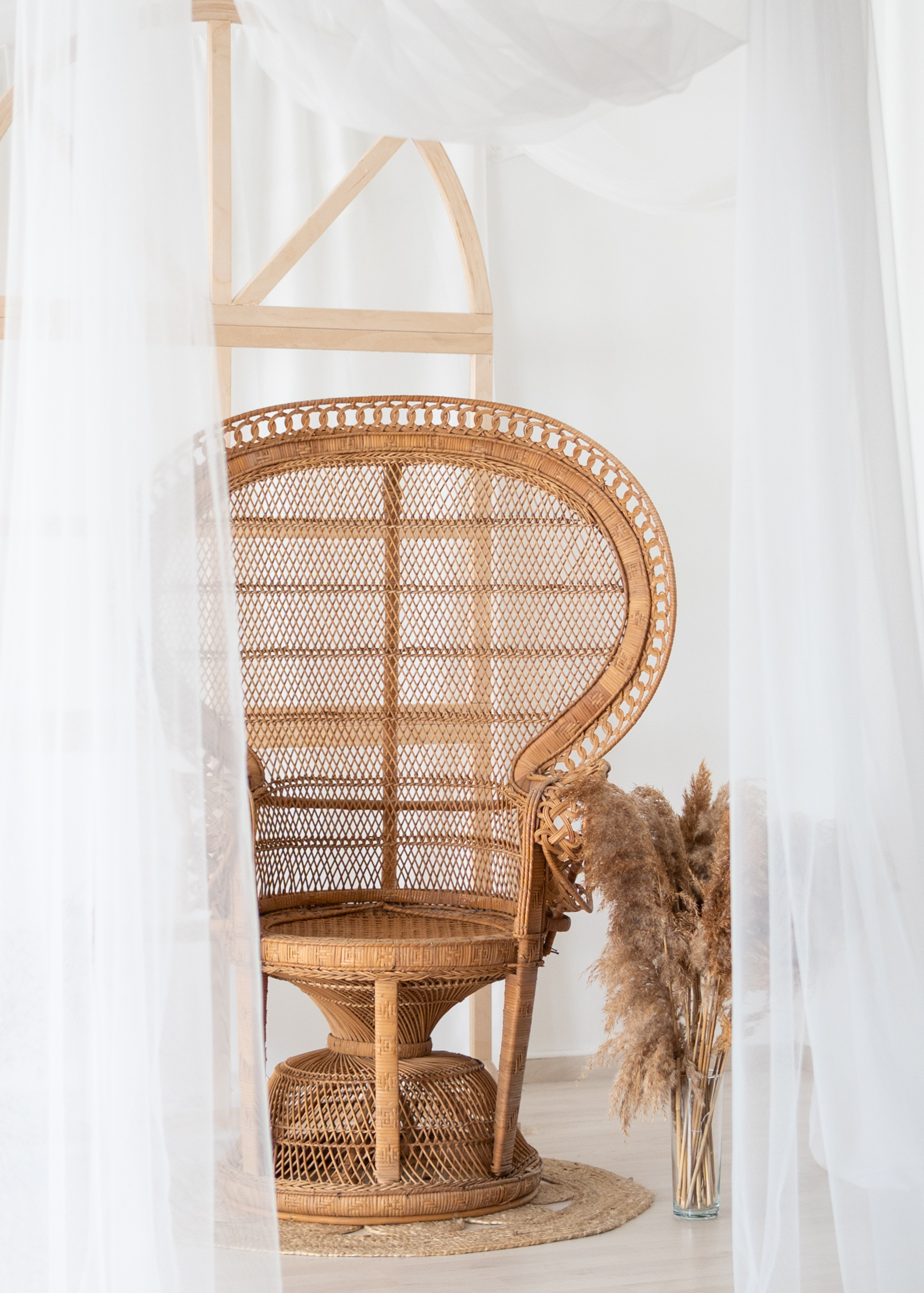 Gemütliches Boho-Set mit Rattanstuhl für Familien